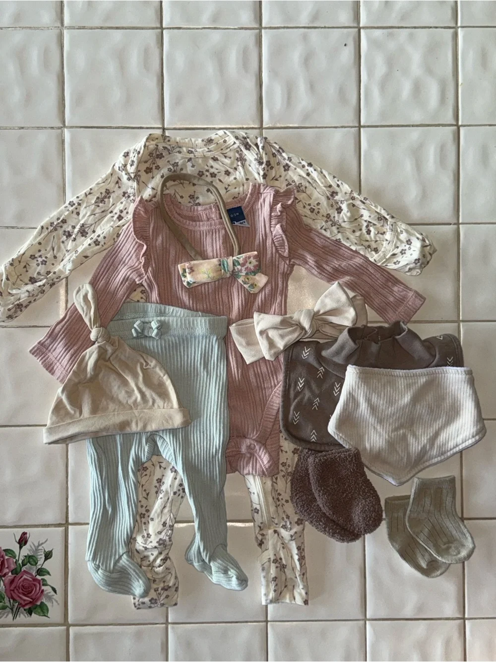 0-3 month baby clothing & accessory bundle